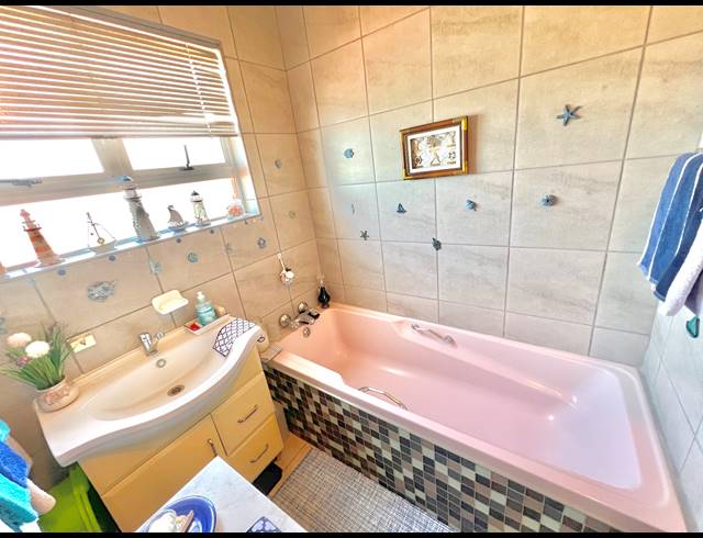 2 BEDROOM APARTMENT FOR SALE IN SCOTTBURGH CENTRAL